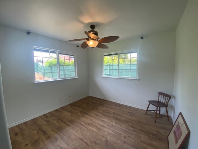Building Photo - The Heart of Waimea 3BR/2BA with AC, Vaulted Ceilings, and Yard Service!