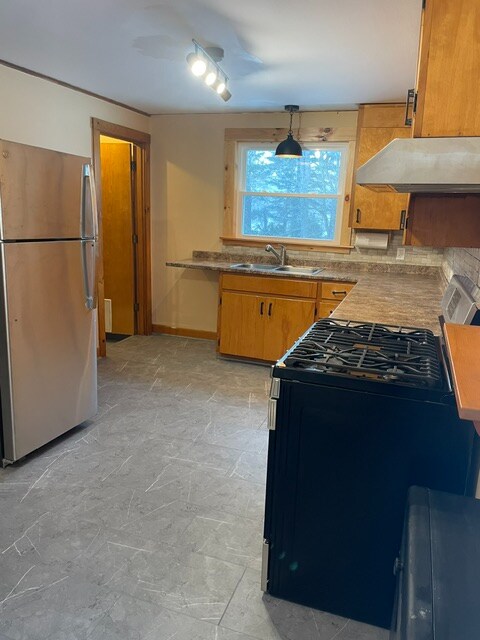 Building Photo - 298 Sweet Pond Rd