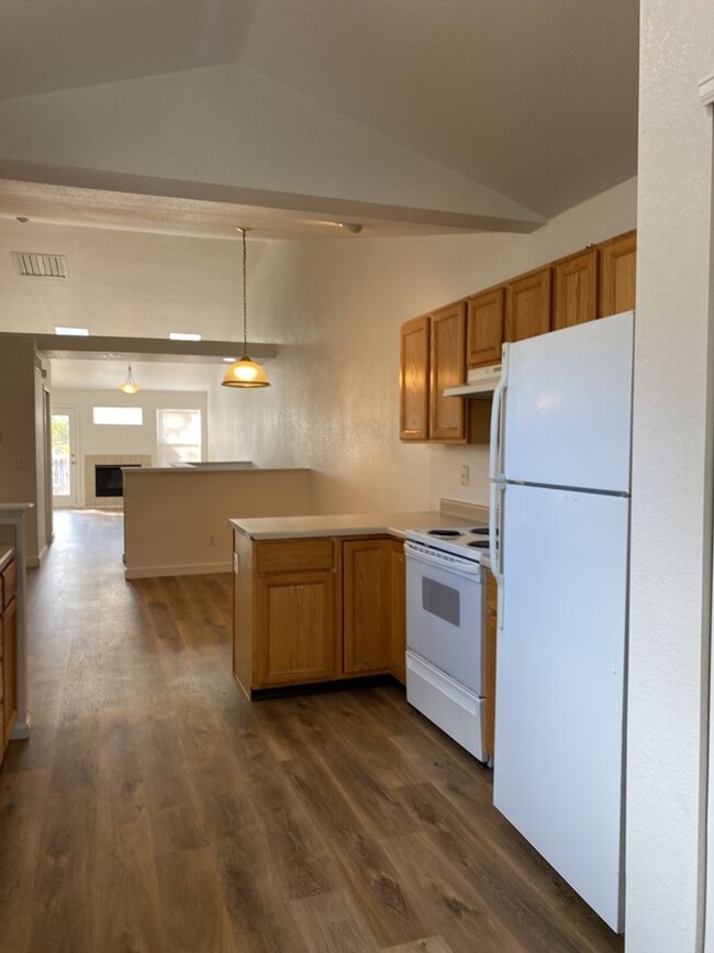 Building Photo - $500 Off 1st Month's Rent if Lease Starts ...