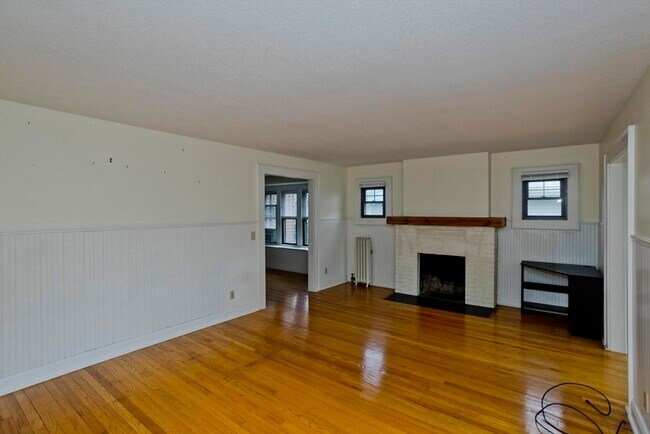 Building Photo - 57 Woods Ave