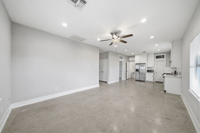 Building Photo - 603 Edgewood St