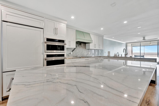 Building Photo - 911 Ocean Dr