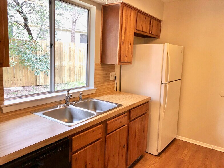 Unit A kitchen - 4504 Dorsett Oaks Cir