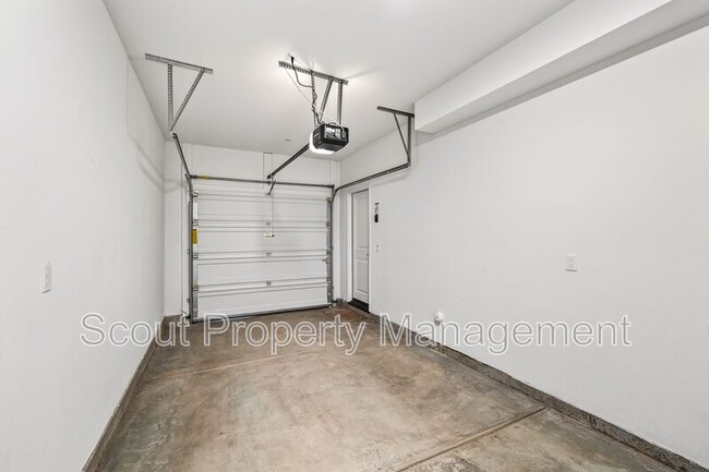 Building Photo - 45079 Via Vela Via