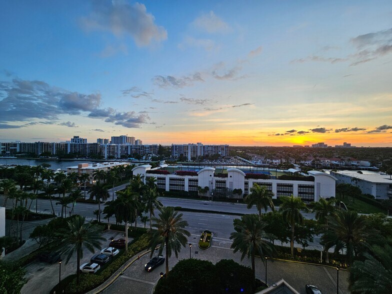Building Photo - 2501 S Ocean Dr