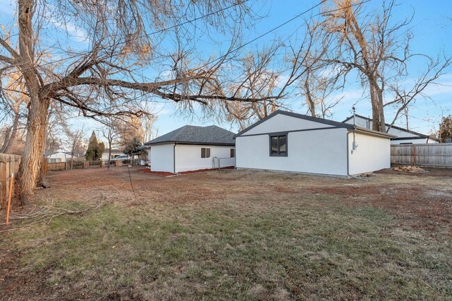 Building Photo - Beautiful 3 Bed 1 Bath Home in Edgewater!