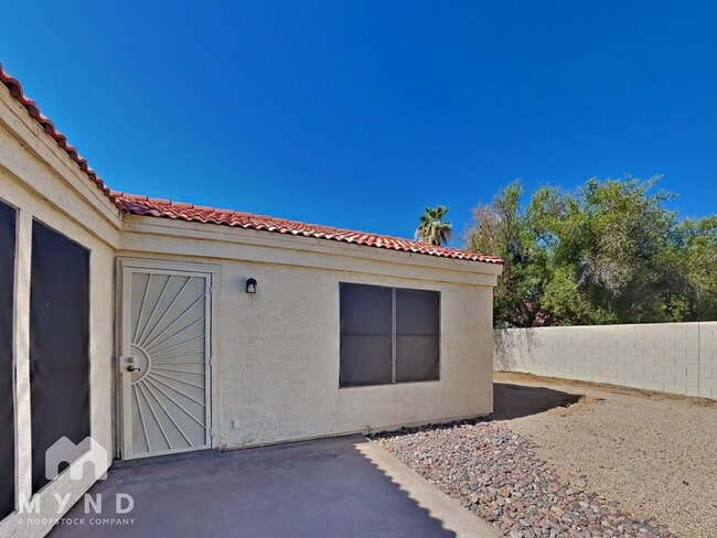 Building Photo - 634 N Quartz St