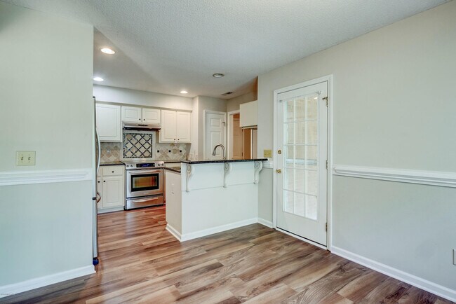 Building Photo - 203 Wagon Wheel Way
