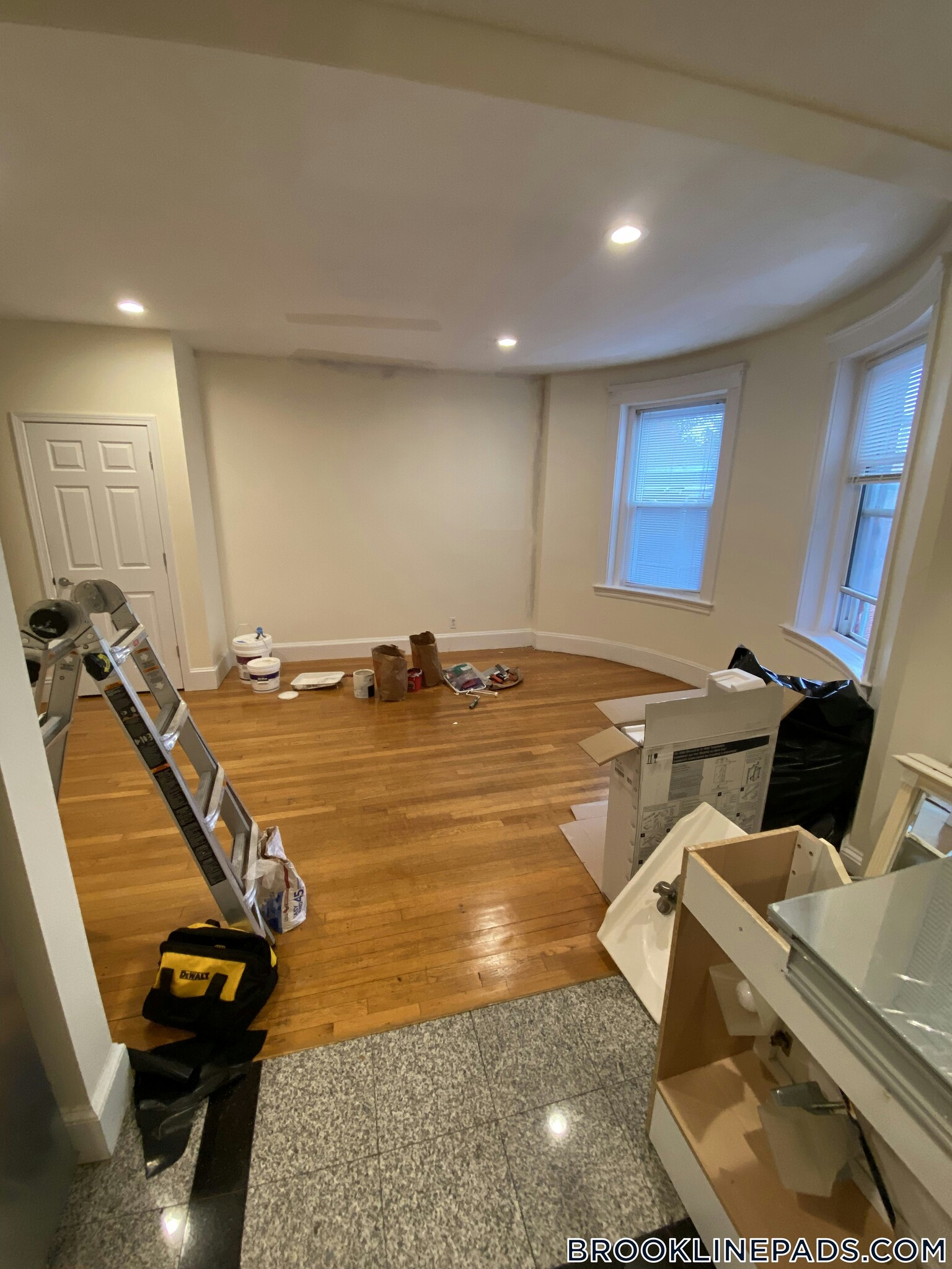 Building Photo - 69 Babcock St