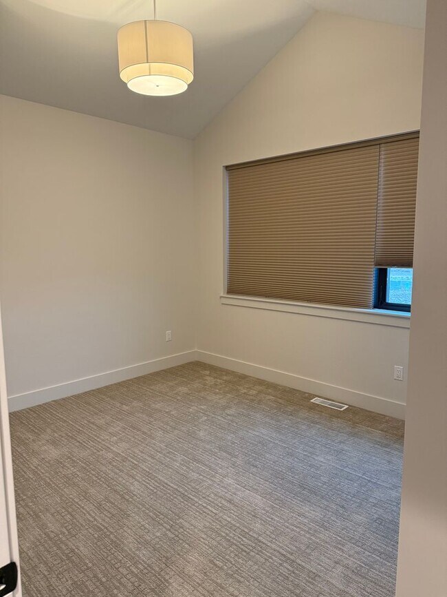 Building Photo - Beautiful 3 Bedroom 2.5 Bath in Autumn Grove