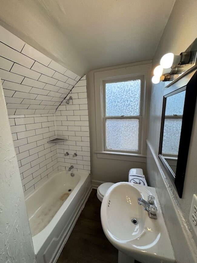 Building Photo - 312 3rd St