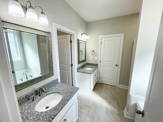 Building Photo - 3703 Saddle Rdg Dr