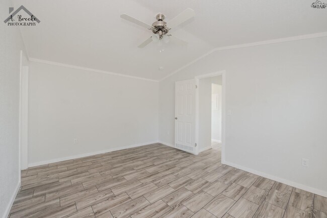 Building Photo - 106 S Pacific Ave