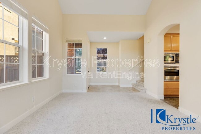 Building Photo - 6335 Newhaven Ln