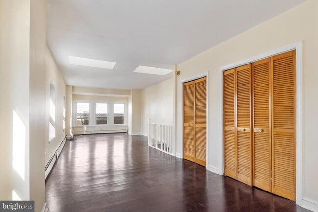Building Photo - 925 S 46th St