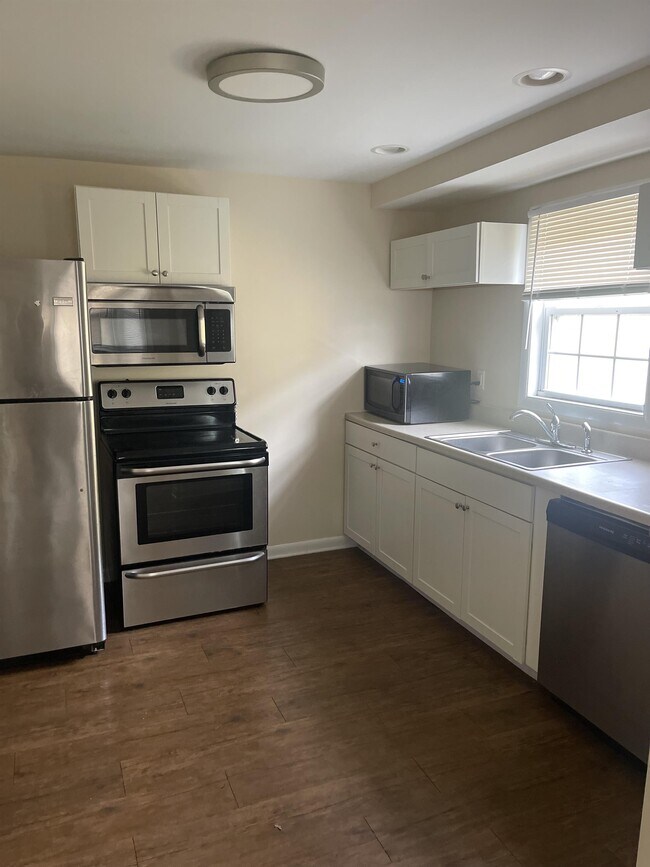 Building Photo - 638 Decatur Ave