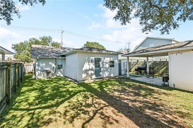 Building Photo - 940 Florida Blvd