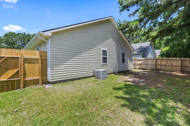 Building Photo - Affordable in the Heart of Jacksonville