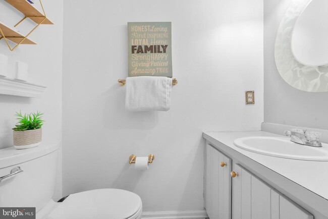 Building Photo - 5 Greenleigh Cir