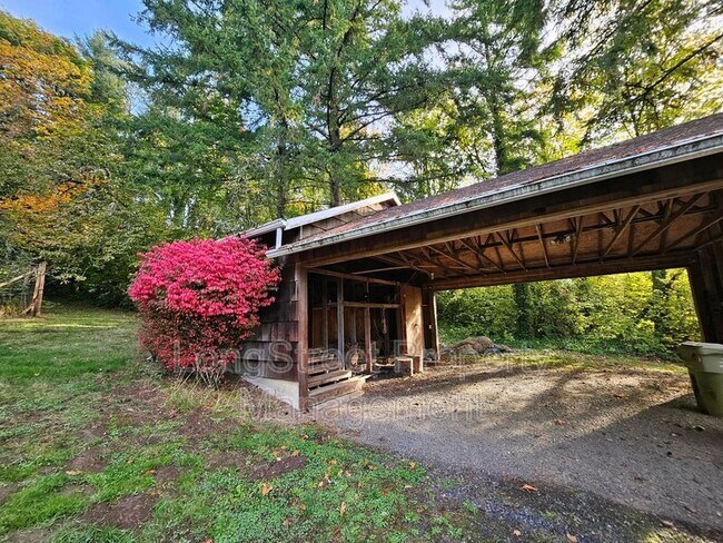 Building Photo - 10309 NW Thompson Rd