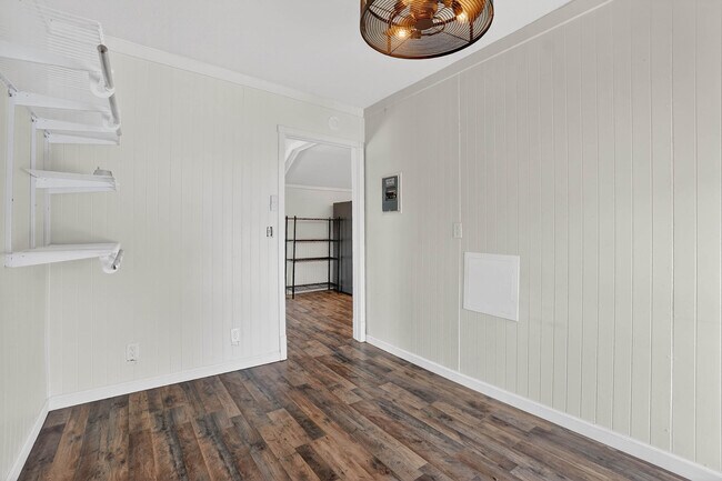 Building Photo - 120 S Main St