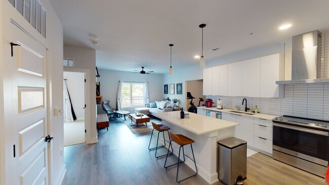 Building Photo - 2220 Webberville Rd