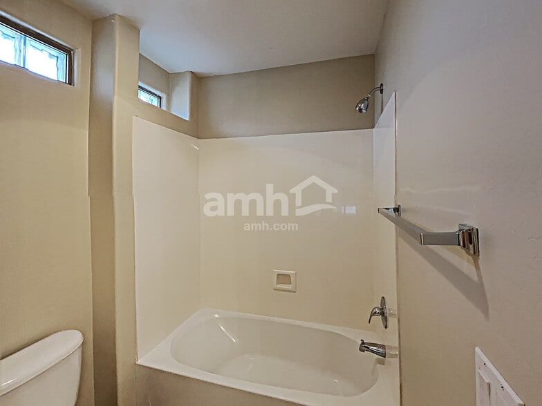 Building Photo - 17015 W Ipswitch Way