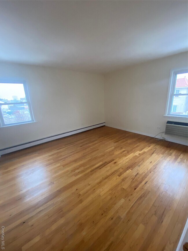 Building Photo - 151-55 20th Rd