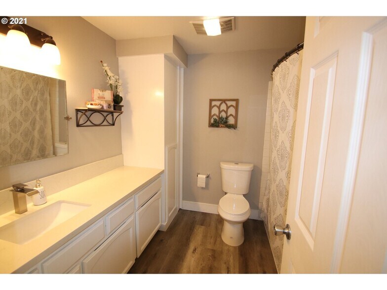 Building Photo - 1419 SE 140th Ct