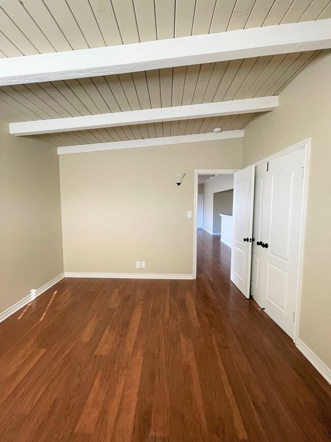 Building Photo - Pierpont Beach Duplex