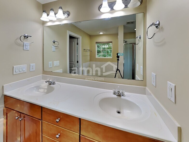 Building Photo - 7860 Keepsake Ln