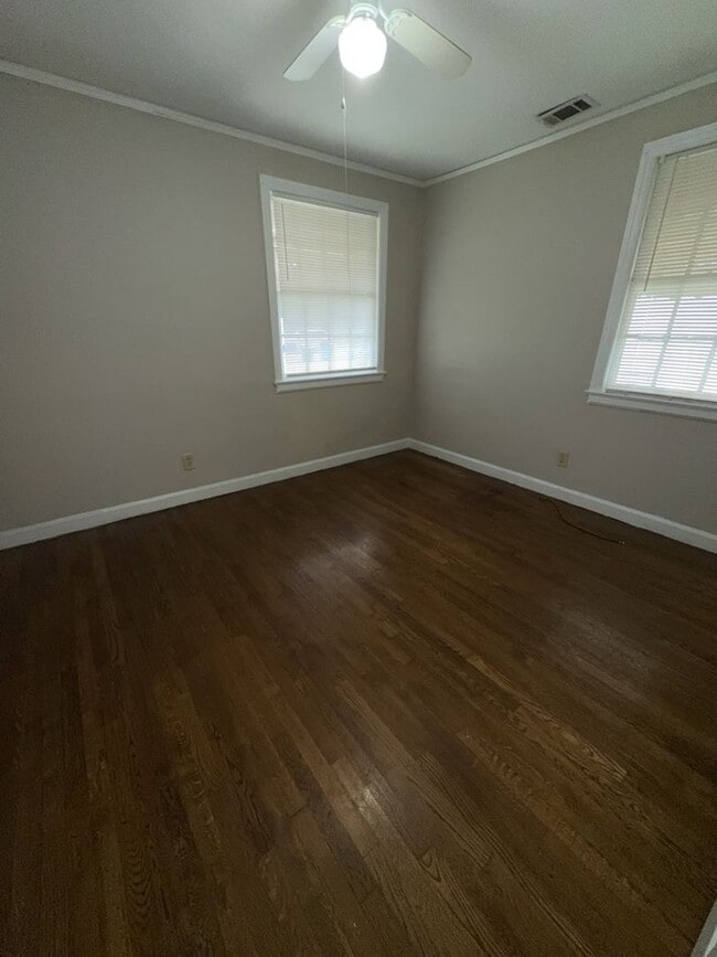Building Photo - 3625 Woodlawn Ave