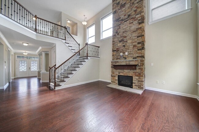 Building Photo - Gorgeous 4 Bed 3.5 Bath Home with Basement...