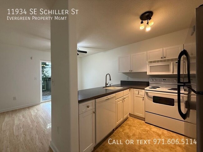 Building Photo - 11934 SE Schiller St