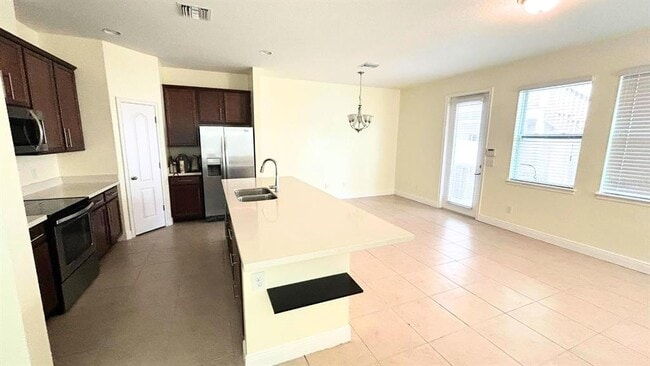 Building Photo - 8639 Via Trieste Dr