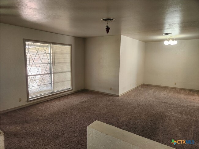 Building Photo - 2909 Oakdale Dr