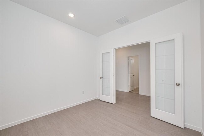 Building Photo - 6743 Iron Clover Dr