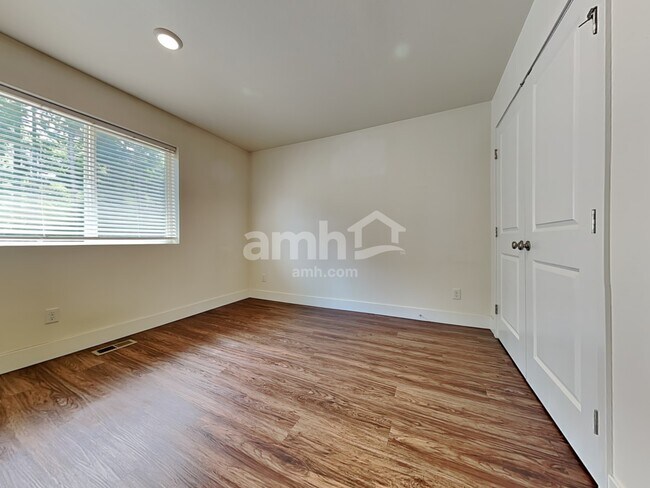 Building Photo - 1427 92nd Way SE