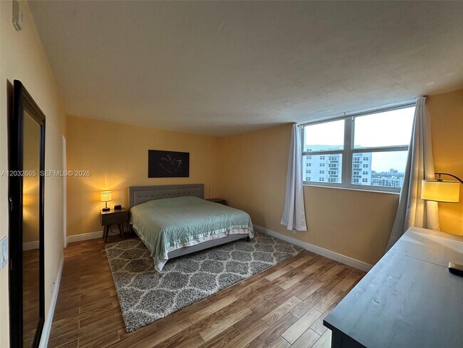 Building Photo - 3001 S Ocean Dr