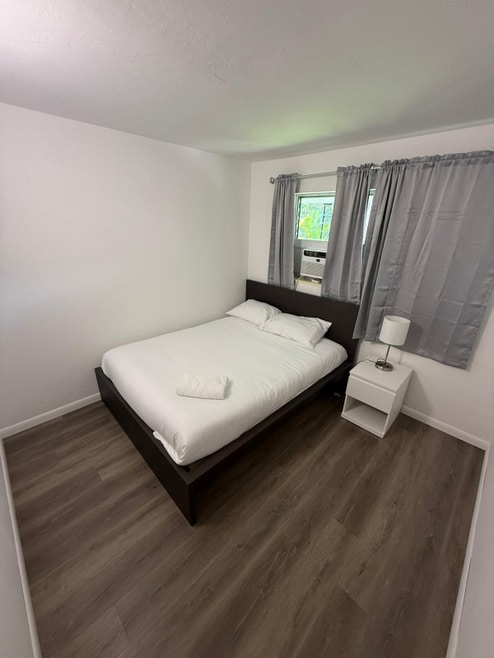 Building Photo - 1017 NE 14th Ave