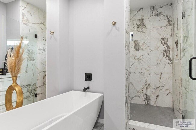 Building Photo - 26 N Queen Palm