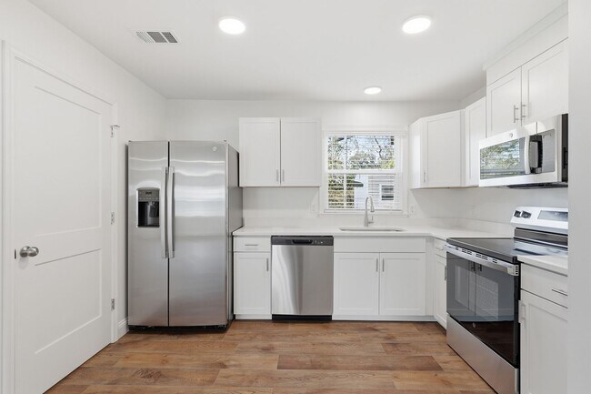 Building Photo - 1520 Audubon Dr
