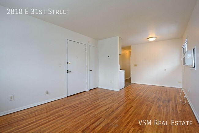 Building Photo - Spacious 2-Bedroom Upper-Level Unit - Avai...