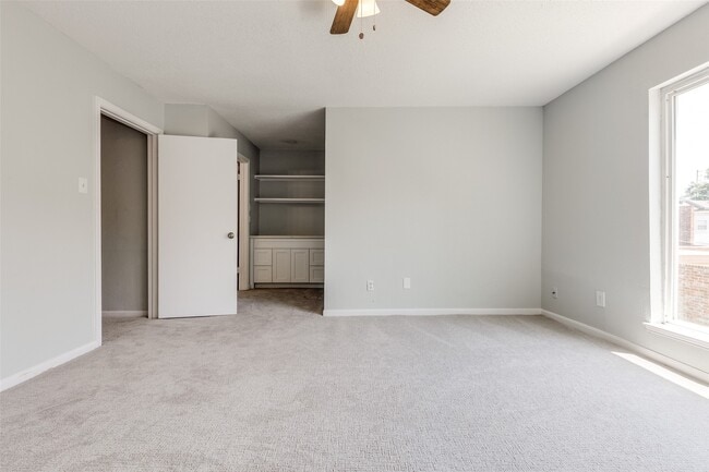 Building Photo - 10816 Briar Forest Dr
