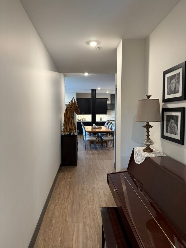 Building Photo - 100 Quartz Knl