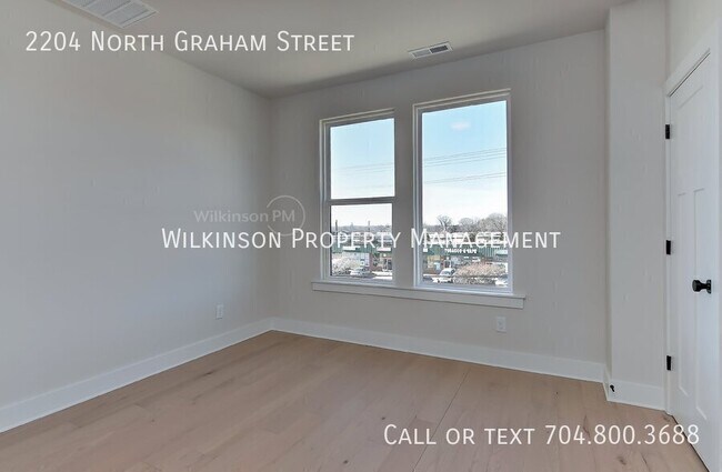 Building Photo - 2204 N Graham St