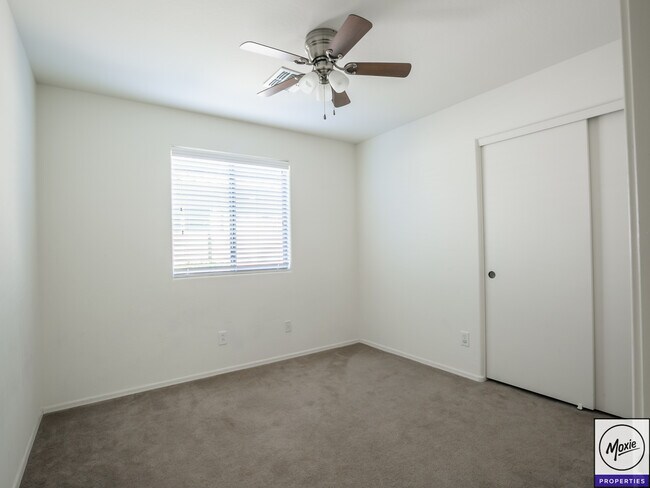 Building Photo - 25550 W Beth Dr
