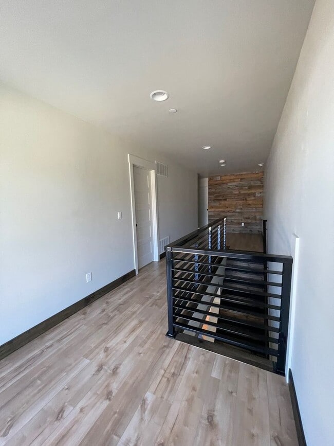 Building Photo - Whitefish townhouse for rent! 3 bed 2.5 ba...