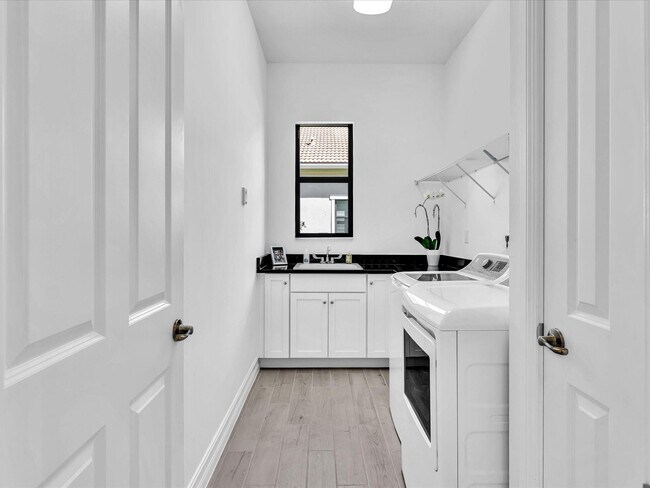 Building Photo - 8928 Bastille Cir E