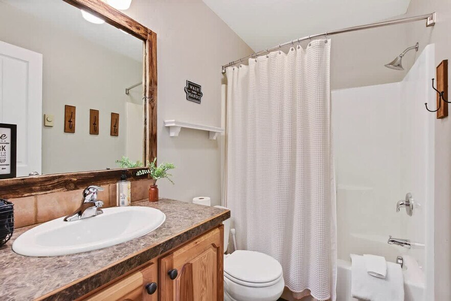 Building Photo - 816 Reedy Ln